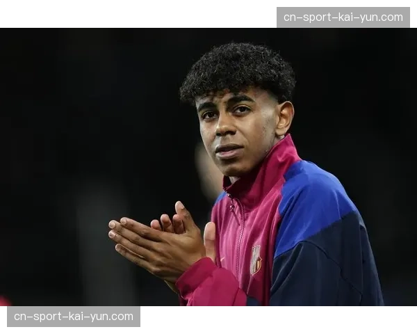 特写：16岁的拉明-亚马尔在巴萨更衣室内的日常